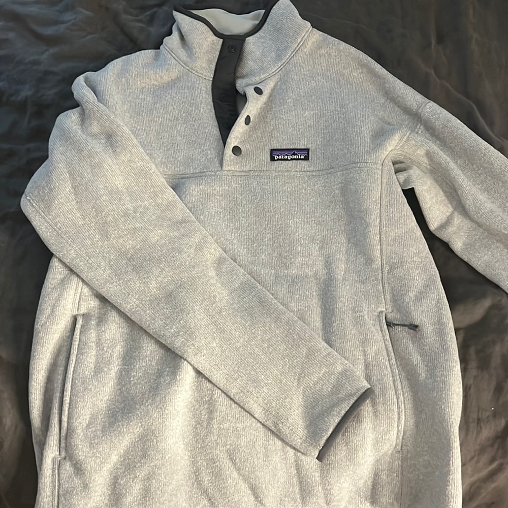 Worn less than 5x Patagonia snap t with zipper pockets